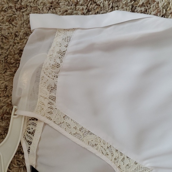 Express size small tunic short sleeve white blouse lace detail - Picture 3 of 4